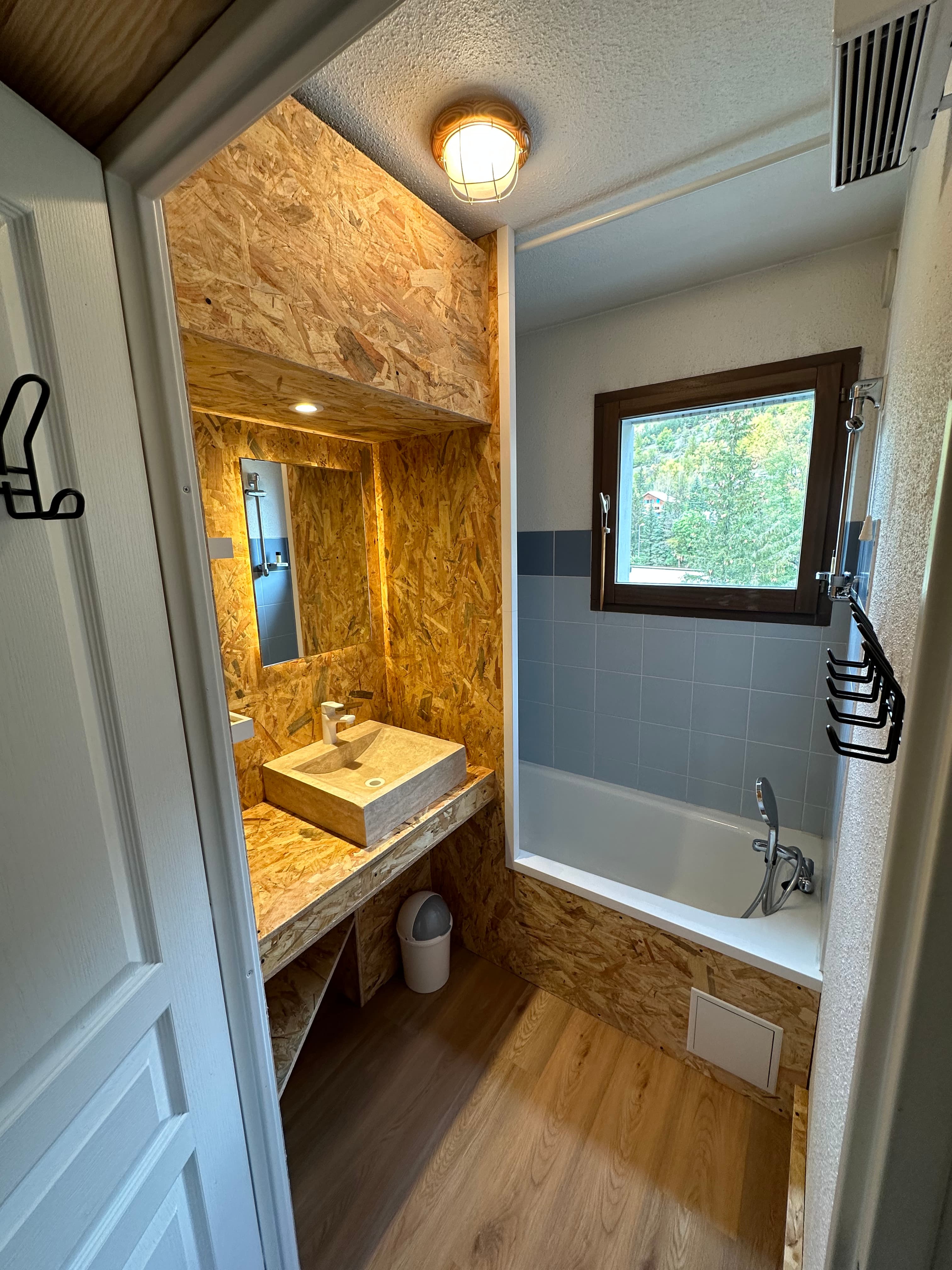 Salle de bain — vue d'ensemble
