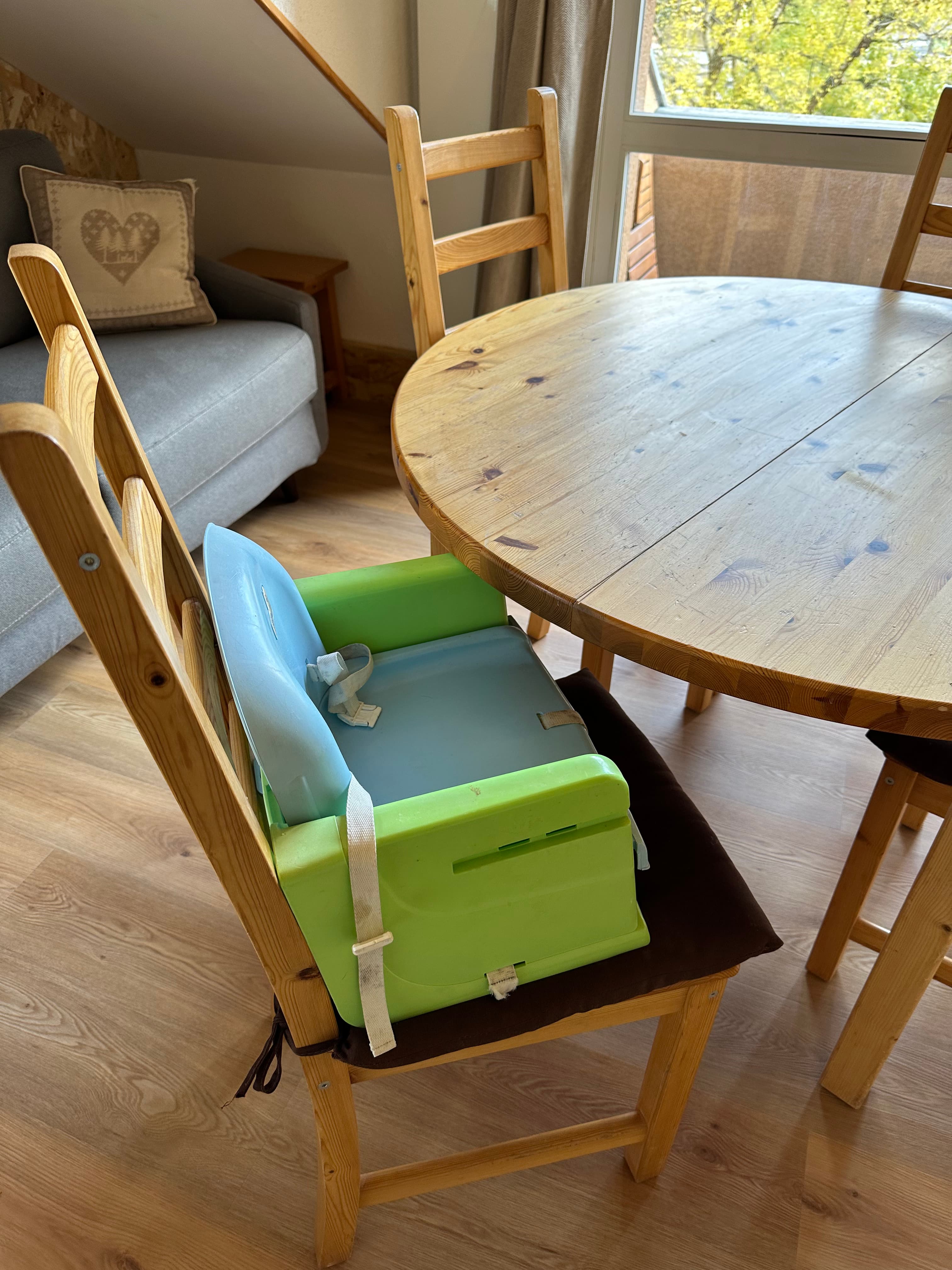 Espace repas avec chaise bébé